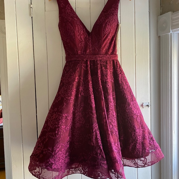 Beautiful lace & crinoline prom dress - Picture 1 of 1